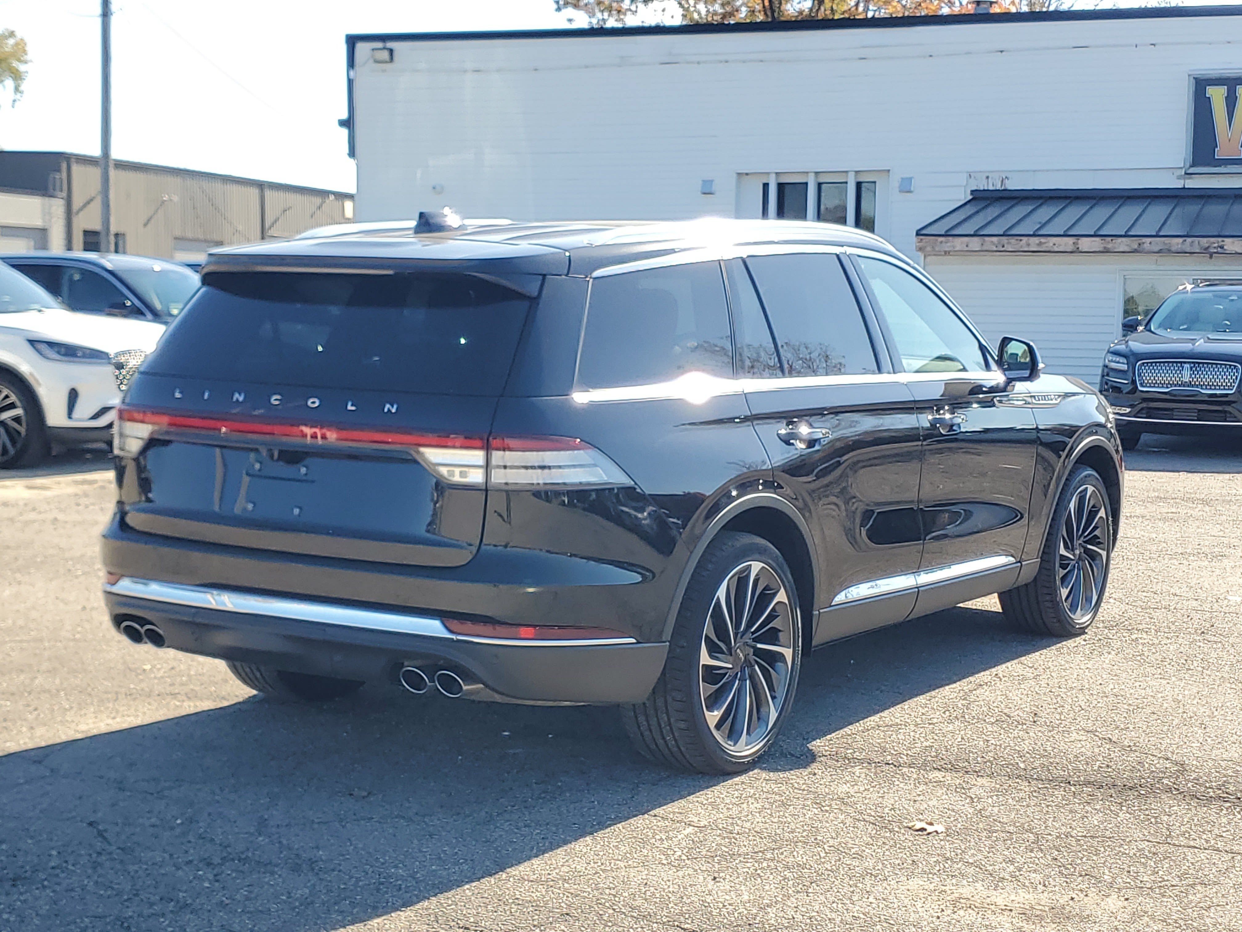 Used 2025 Lincoln Aviator Reserve w/ Illumination Package AWD/4WD image 6