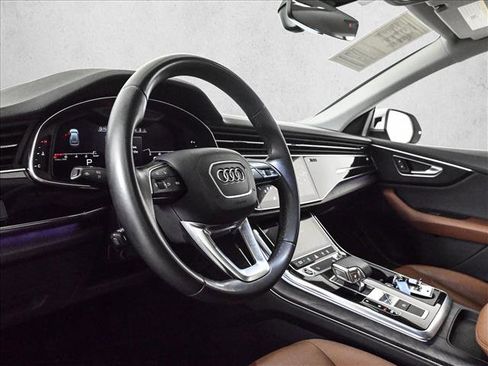Used 2022 Audi Q8 Premium image 10