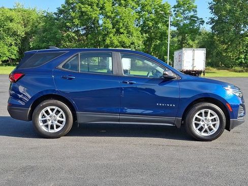 Used 2022 Chevrolet Equinox LS AWD/4WD image 10