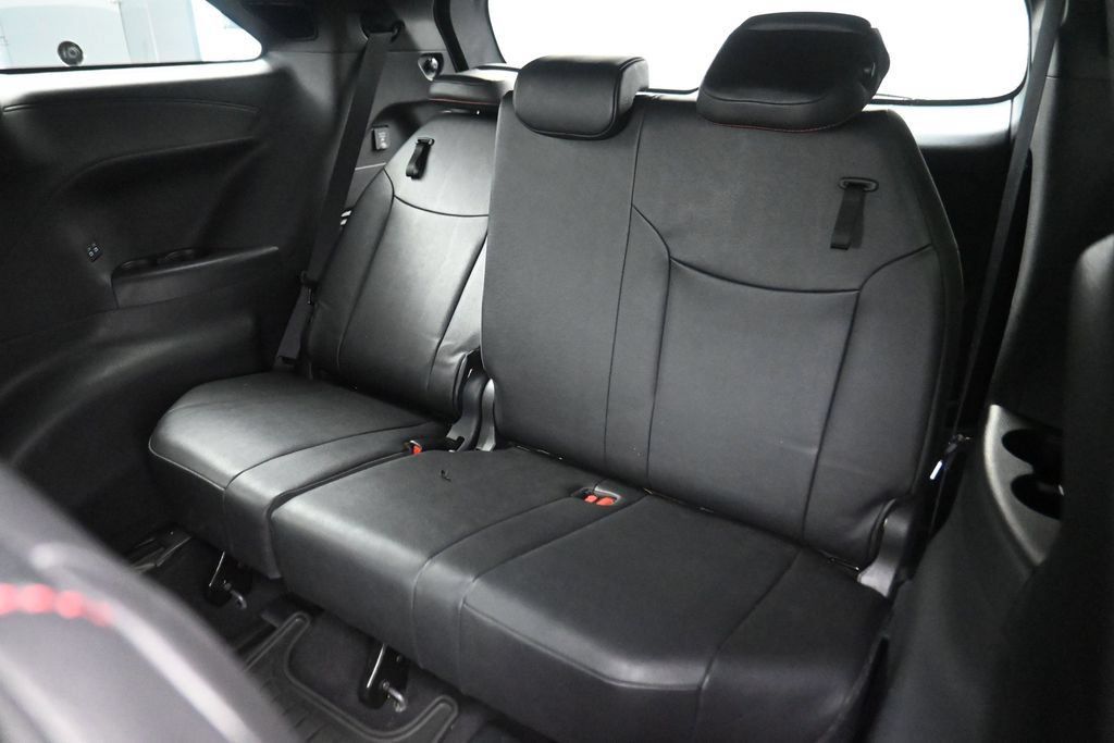 Used 2025 Toyota Sienna XSE w/ XSE Plus Package FWD image 12