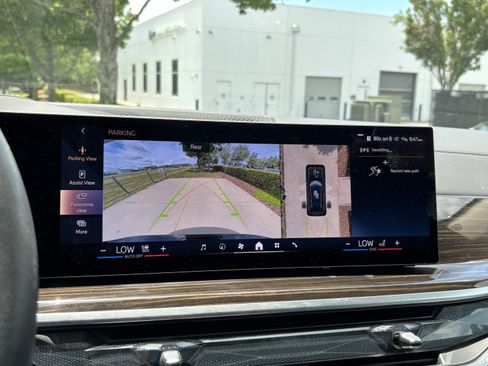 Used 2026 BMW X7 xDrive40i w/ Executive Package AWD/4WD image 23