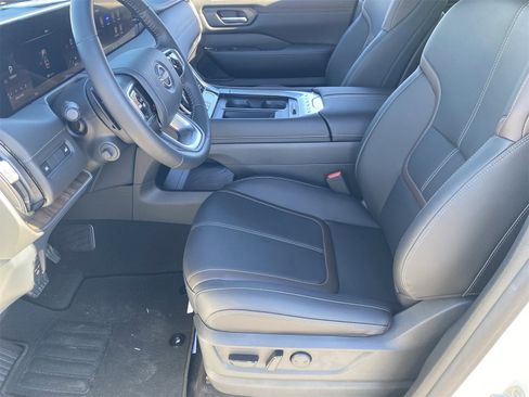 New 2026 Nissan Armada SL w/ Captain's Chari Seat Package image 20