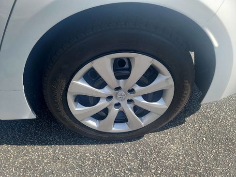 Used 2021 Toyota Corolla LE FWD image 13