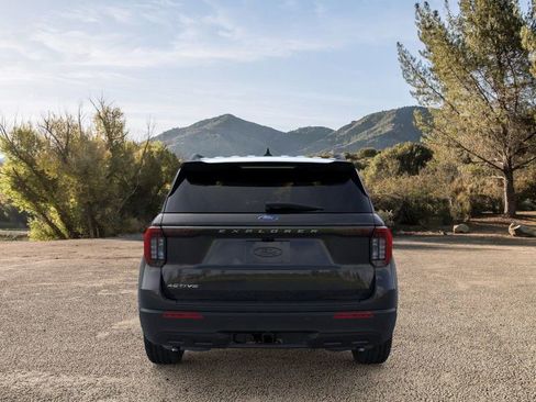 New 2026 Ford Explorer Active RWD image 5
