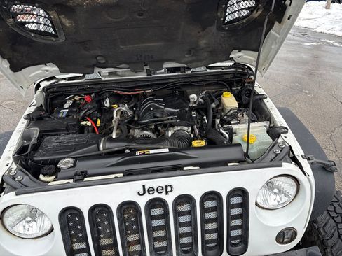 Used 2014 Jeep Wrangler Unlimited Sahara w/ Max Tow Package image 22