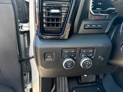 Used 2022 GMC Sierra 1500 AT4 w/ AT4 Premium Package AWD/4WD image 23