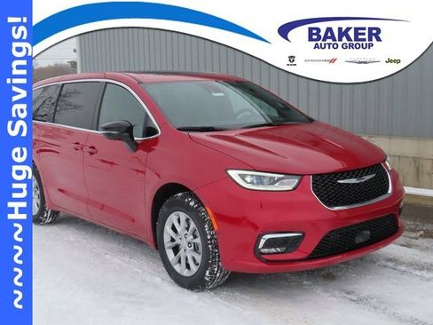 New 2026 Chrysler Pacifica Limited AWD/4WD image 1