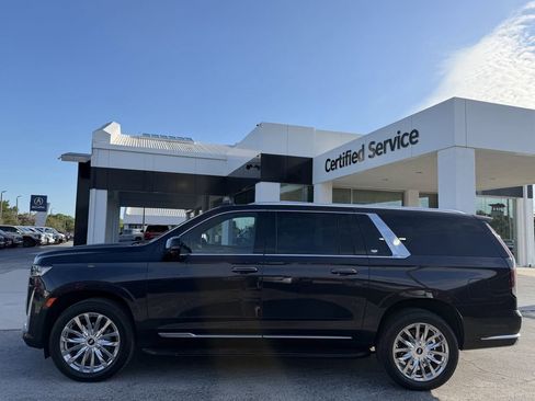 Used 2023 Cadillac Escalade ESV Premium Luxury AWD/4WD image 8