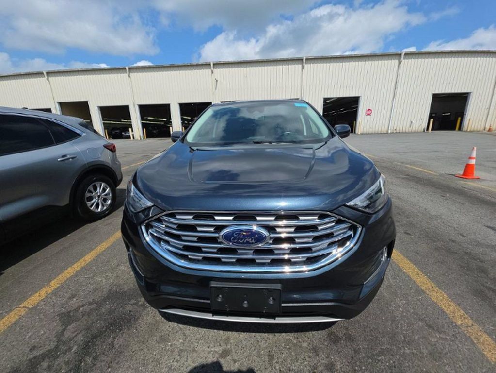 Used 2022 Ford Edge SEL w/ Convenience Package AWD/4WD image 2