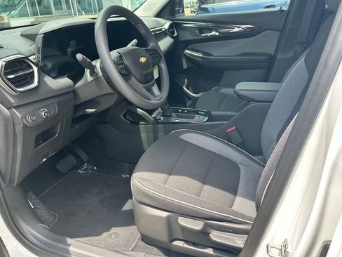 Used 2026 Chevrolet TrailBlazer LS w/ LS Convenience Package FWD image 4