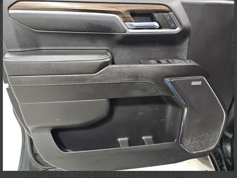 Used 2023 Chevrolet Silverado 1500 LT Trail Boss w/ Convenience Package II image 10