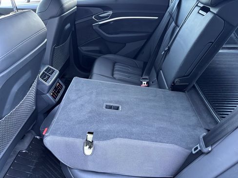Used 2019 Audi e-tron Prestige w/ Prestige Package AWD/4WD image 23