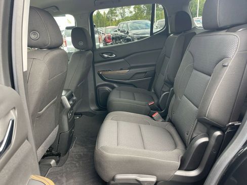 Used 2023 GMC Acadia SLE w/ Driver Convenience Package image 11