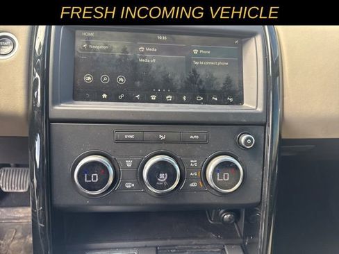 Used 2020 Land Rover Discovery SE image 22