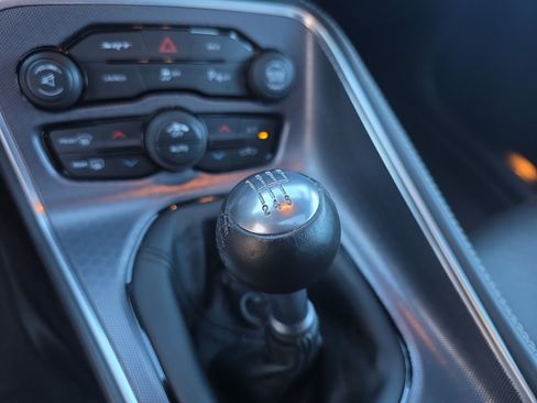 Used 2016 Dodge Challenger SRT w/ Technology Group image 23