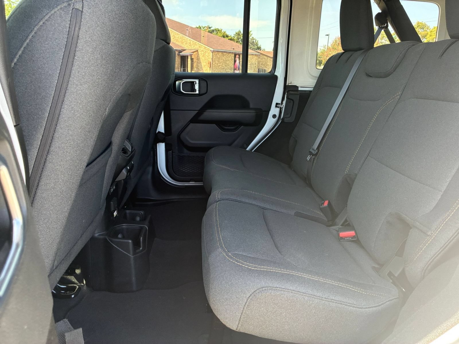 Used 2025 Jeep Wrangler Unlimited Sahara AWD/4WD image 24