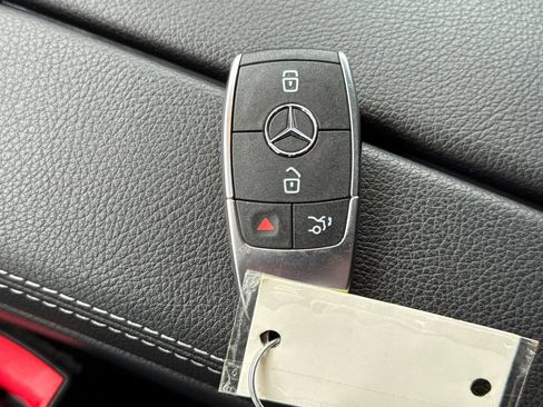 Used 2023 Mercedes-Benz GLB 250 4MATIC image 42