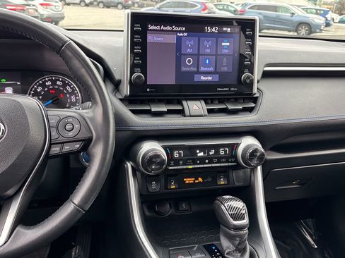 Certified 2022 Toyota RAV4 SE image 36