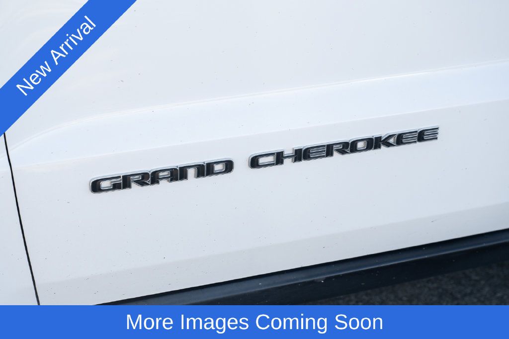 Used 2018 Jeep Grand Cherokee Laredo RWD image 11
