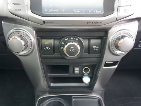 Used 2017 Toyota 4Runner SR5 Premium image 11