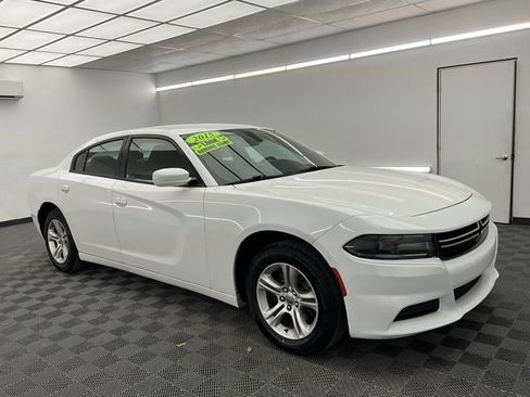 Used 2015 Dodge Charger SE w/ Popular Equipment Group image 3