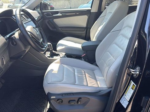 Used 2018 Volkswagen Tiguan SEL Premium w/ 3rd Row Seat Package AWD/4WD image 11