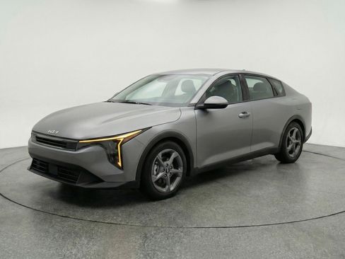Used 2025 Kia K4 FWD image 3