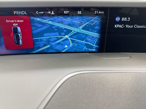 New 2025 Lincoln Nautilus Reserve image 16