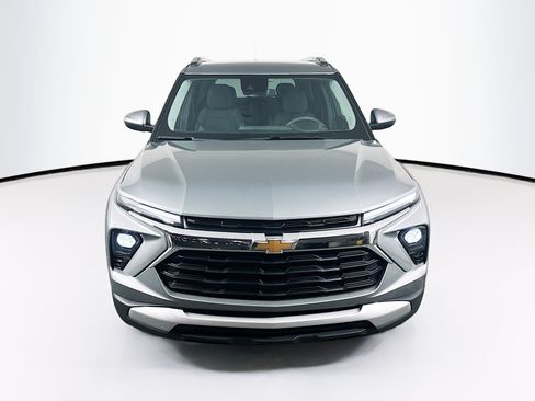 Used 2025 Chevrolet TrailBlazer LT AWD/4WD image 2