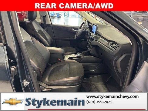 Used 2022 Ford Escape SEL w/ SEL Stealth AWD Package image 18