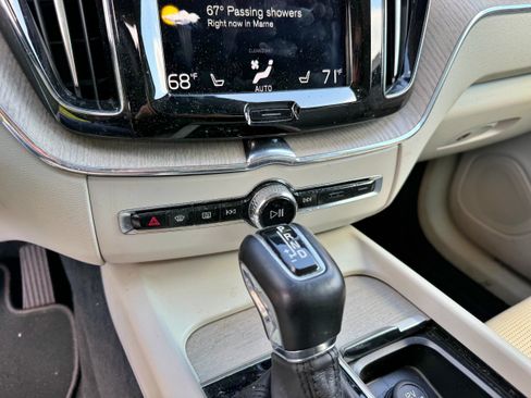 Used 2018 Volvo XC60 T6 Inscription w/ Luxury Seat Package AWD/4WD image 17