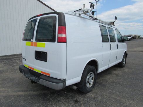 Used 2015 Chevrolet Express 2500 RWD image 3