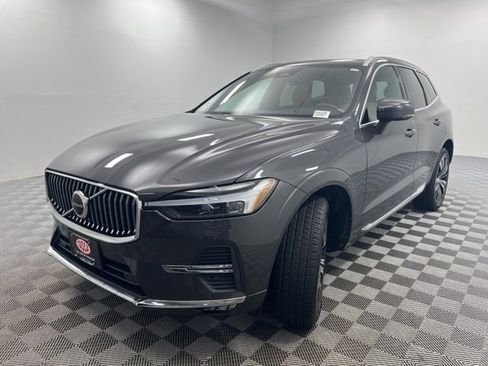 Used 2022 Volvo XC60 B5 Inscription w/ Climate Package image 2