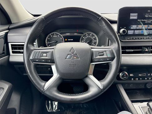 Used 2022 Mitsubishi Outlander SE FWD image 11