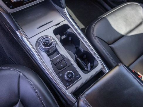 Used 2022 Ford Explorer XLT w/ Equipment Group 202A image 40