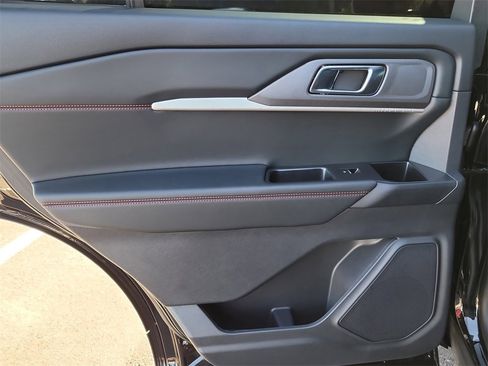 Used 2025 Ford Explorer ST image 10