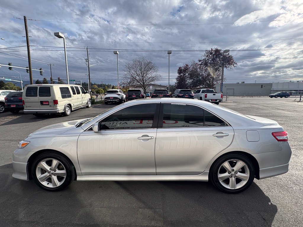 Used 2010 Toyota Camry SE FWD image 6