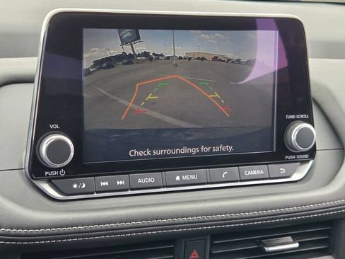 Used 2025 Nissan Rogue SV FWD image 25