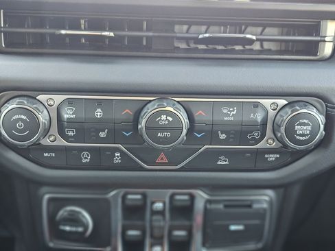 New 2026 Jeep Gladiator Sahara image 12