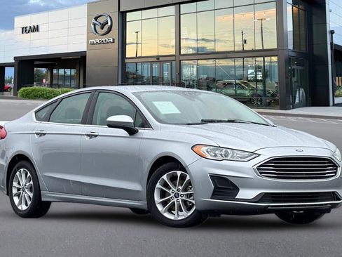 Used 2020 Ford Fusion SE FWD image 2