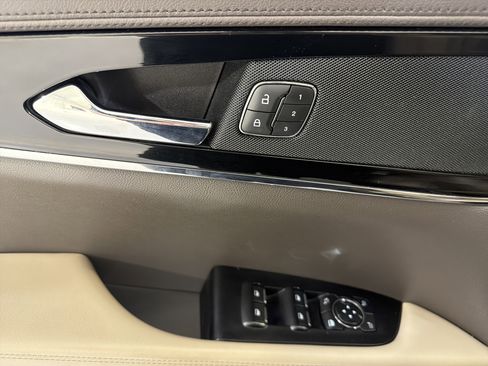 Used 2023 Lincoln Nautilus FWD w/ Premium Package image 12