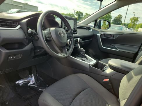 Used 2022 Toyota RAV4 LE AWD/4WD image 19