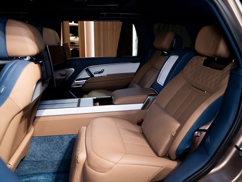 Used 2023 Land Rover Range Rover SV image 7