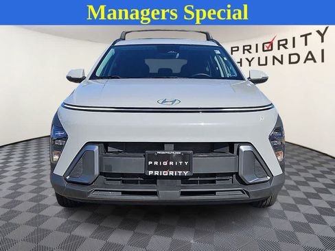 Used 2024 Hyundai Kona SEL FWD image 2