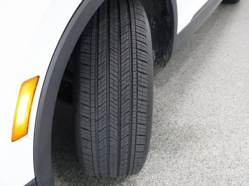 Used 2022 Volkswagen Tiguan SE w/ Panoramic Sunroof Package image 4