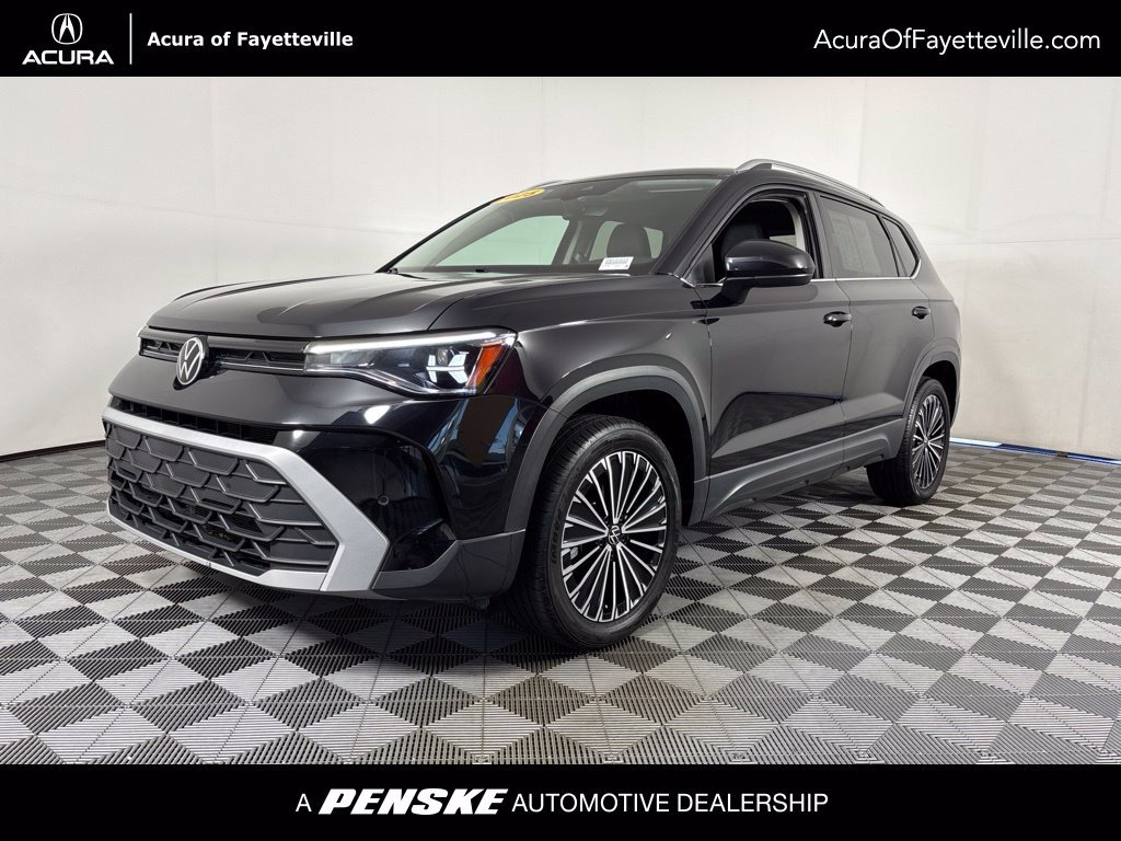 Used 2025 Volkswagen Taos SE FWD image 1