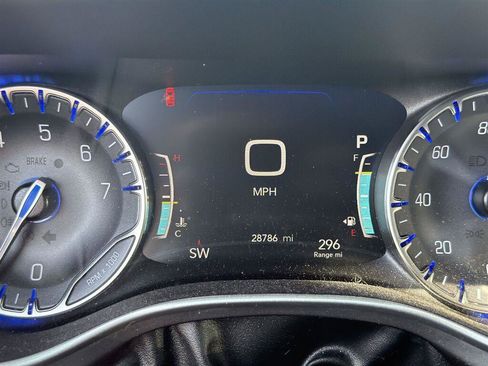 Used 2022 Chrysler Pacifica Touring-L FWD image 15