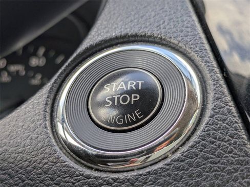 Used 2017 Nissan Rogue SV w/ SV Premium Package image 28