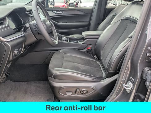 Used 2025 Jeep Grand Cherokee Altitude AWD/4WD image 15