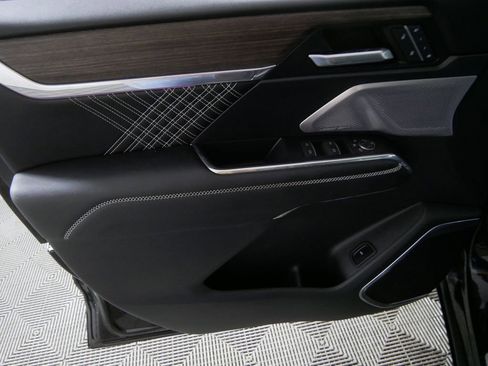 Used 2024 GMC Acadia Denali image 12